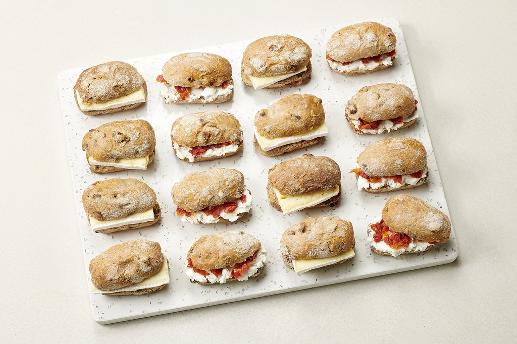 Plateau Sandwiches "Rozijnenbrood met Walnoten"